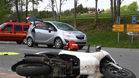 Unfall in Wildsteig 17 jährige Rollerfahrerin verunglückt