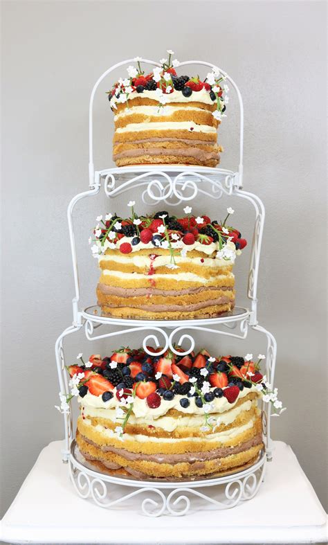 Naked Cake Mit Frischen Beeren Und Zuckerbl Mchen Barbara Aletter