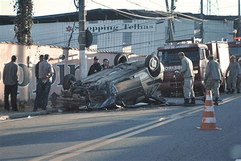 R Dio Acesa Fm Vr Acidente Um Carro De Passeio Na Manh Desta