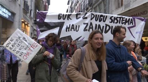 Cientos De Personas Toman Las Calles De Baiona Bajo El Lema Contra El