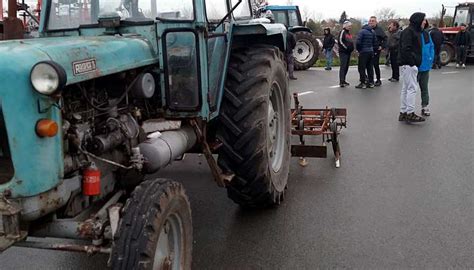 U Bavaništu traktorima bio blokiran put Smederevo Kovin video