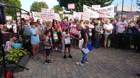 Mieszkańcy Włoszczowy protestują przeciwko budowie zakładu