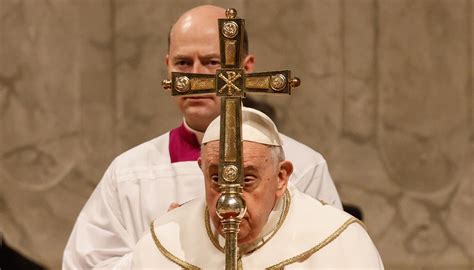 Papa Francesco Celebra La Messa Della Notte Di Natale La Condanna