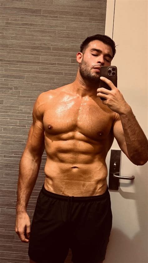 Britney Spears Shows Off Her Figure In Tiny Bikini Top And Pink Short