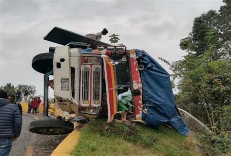 Dos Muertos Y 25 Heridos Deja Volcamiento De Bus En La Línea Alerta