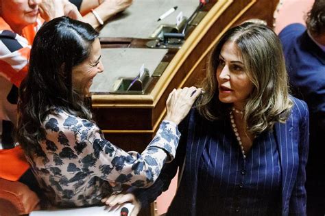 Santanch Respinta La Mozione Di Sfiducia La Ministra Bellissima