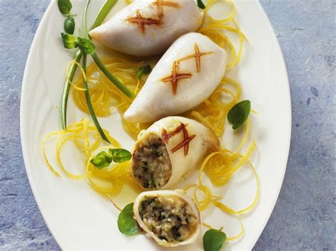 Stuffed Calamari Recipe | EatSmarter