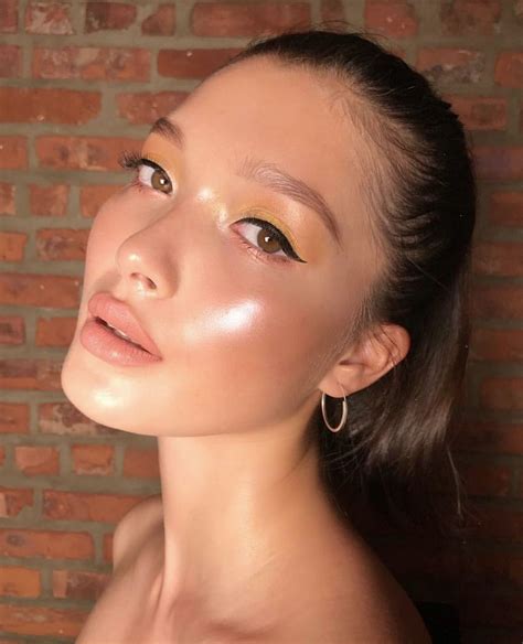 Glowy Skin Highlighter Overload Makeup Look Makeup Highlighter