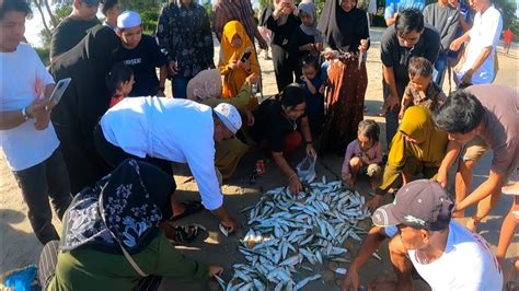 Jadi Tontonan Wargamelingkar Saat Pengunjung Pantai Ramai Liburan