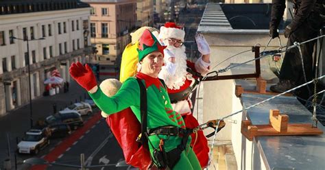 Wiceprezydent Świętym Mikołajem Zjechał na linie z dachu szpitala