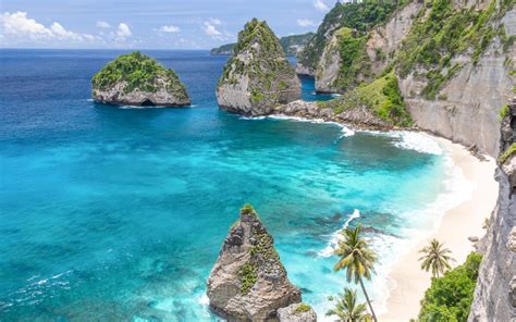 The Best Nusa Penida Beaches (You Must Visit in 2024) - Breathing Travel