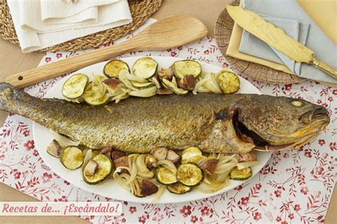 Corvina al horno con verduras y setas y aliño de mostaza y alcaparras