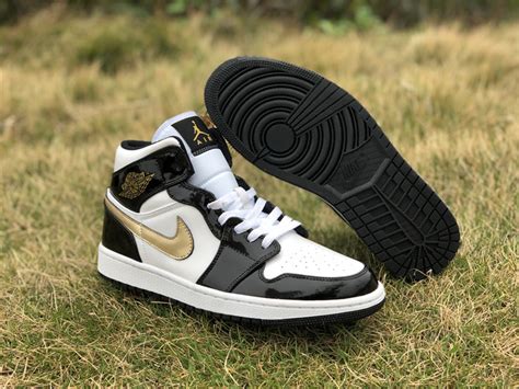 Nike Air Jordan 1 Patent Leather Gold