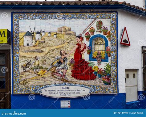 Don Quijote Con Mural De Dulcinea En Puerto Lapice La Mancha España