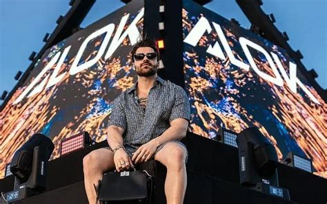 Alok Eleva A M Sica Ao Topo Aurea Tour Chega Palco Gigante E