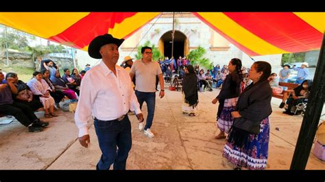 Sacerdote Bailando Chilena En San Juan Mixtepec Fiesta De Celebración