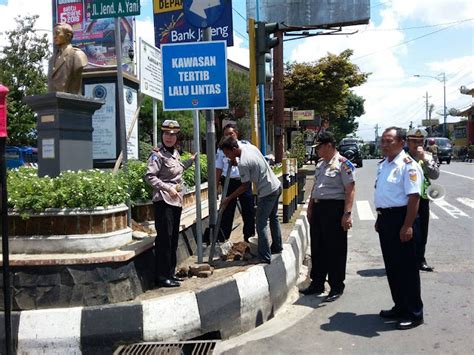 Operasi Simpatik Candi Kantor Perhubungan Pasang Rambu Kawasan Tertib