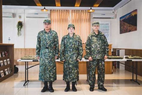 告別「雙濕牌」！ 陸軍新式雨衣曝光