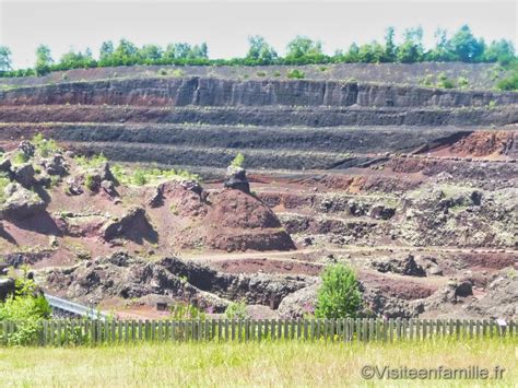 Visiter le volcan de Lemptégy Visite en famille