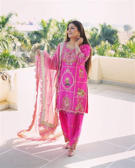 Sapna Choudhary Look Gorgeous In Pink Suit Salwar Haryanvi Song 2022