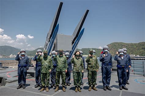 台國軍海空操演 蔡英文登艦視導漢光演習 大紀元