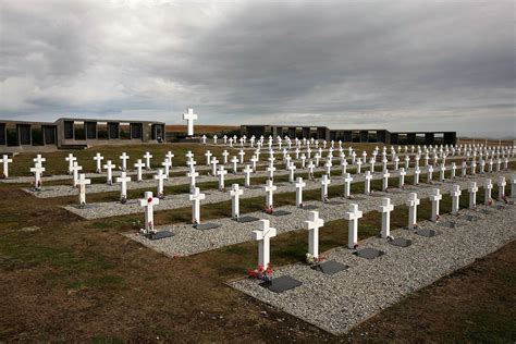 Malvinas Identificaron A Otros Dos Soldados En El Cementerio De Darwin Malvinas