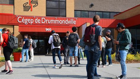 Un Nombre Record D Tudiants Au C Gep De Drummondville Radio Canada Ca