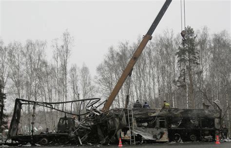 Al Menos Muertos Al Chocar Un Autob S Con Un Cami N En Rusia