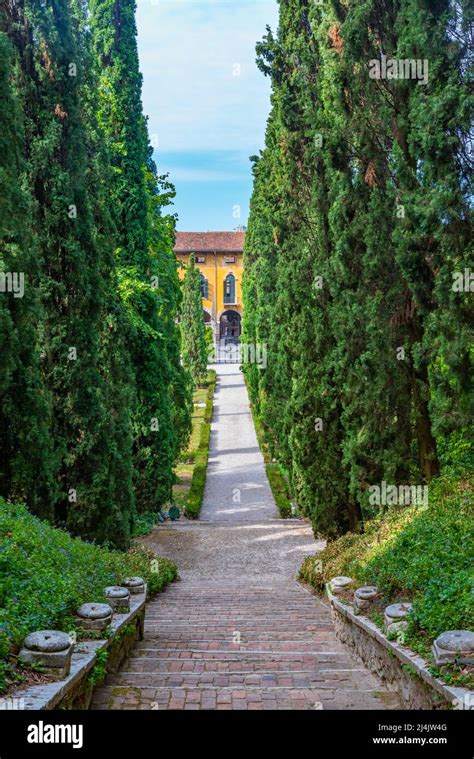 Giardino Giusti Garden In Italian Town Verona Stock Photo Alamy