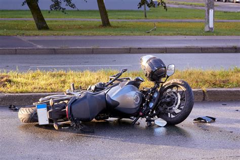 Scontro Tra Moto E Camion Muore Centauro Strada Statale Chiusa