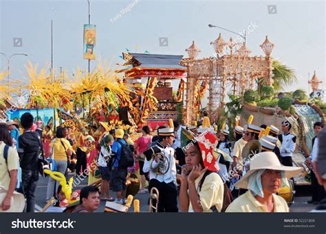 Manila, Philippines –April 24: Street Dancer Showcase Filipino Culture ...