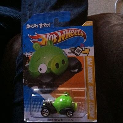Hot Wheels Angry Birds Car New 2012 Model Minion Pig Antique