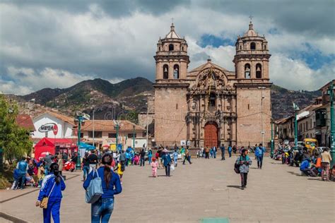 Catedral No Quadrado De Plaza De Armas Em Cuzco Imagem Editorial