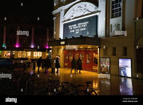 Londra Regno Unito Dicembre In Windrush Square Il Cinema