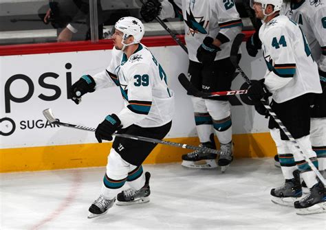 Couture Scores 3 Goals Sharks Beat Avs 4 2 In Game 3