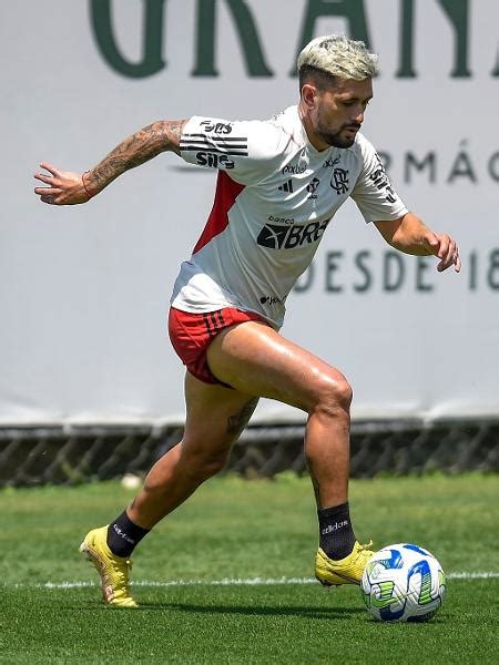 Flamengo Arrascaeta Treina E Pode Jogar Contra O Corinthians