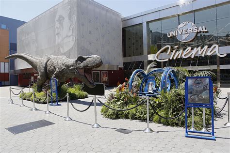 Jurassic World Takes Over Universal CityWalk : EndorExpress