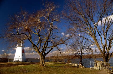 Fort Washington Lighthouse Photograph by Skip Willits - Fine Art America