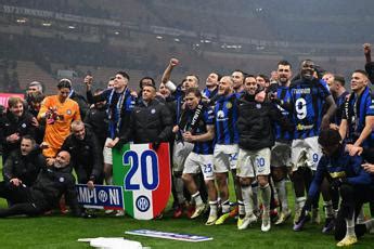 Inter Campione D Italia Milan Battuto Nel Derby Scudetto