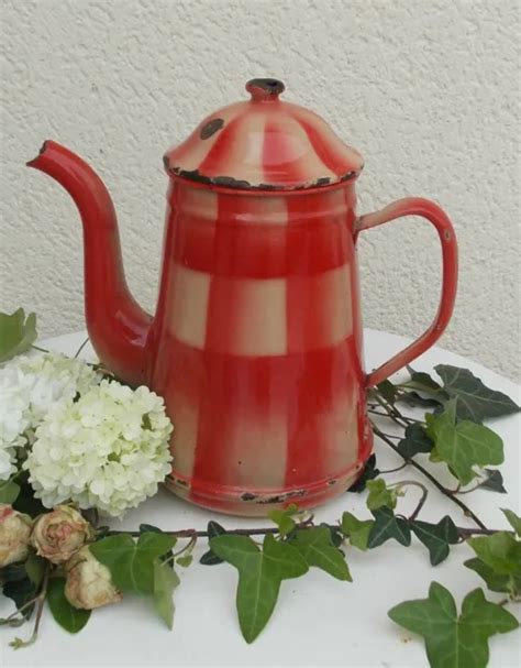 ANCIENNE CAFETIERE EMAILLEE MOTIF ROUGE A CARREAUX STYLE TORCHON Shabby