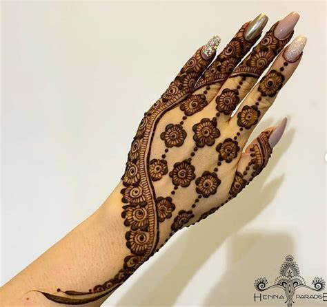 New Collection of Modern Mehndi Designs For Hands and Feet - Glossnglitters