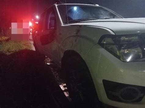 Carro Colide Em Rvore Ap S Sair Da Pista Na Rodovia Ivo Silveira