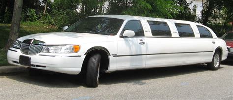 File:98-02 Lincoln Town Car limousine.jpg - Wikipedia