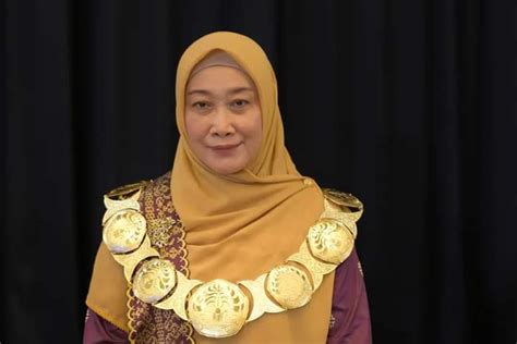 Resmi Dilantik Prof Sri Indarti Jadi Rektor Perempuan Pertama