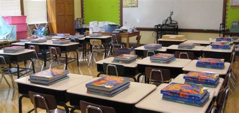 How to Set up Desks in a Classroom | 10 Easy Steps (2024)