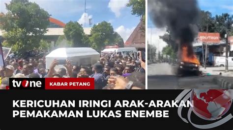 Warga Papua Arak Peti Jenazah Lukas Enembe Kabar Petang Tvone Youtube