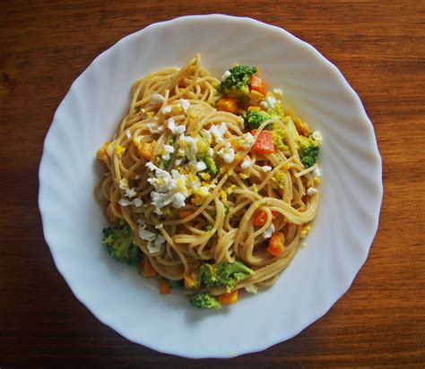 El tiempo entre cucharas Pasta integral con calabaza zanahoria y brócoli