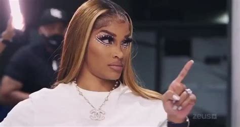 The Memes Archive On Twitter Joseline Hernandez Pointing Over At A