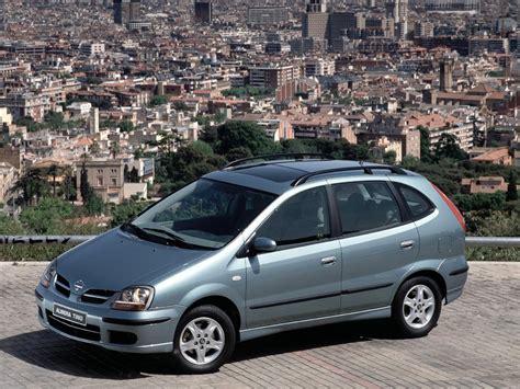 Nissan Almera Tino Specs Photos