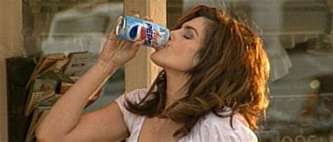 Cindy Crawford Recreates Her Iconic Super Bowl Ad 26 Years Later The Daily Caller